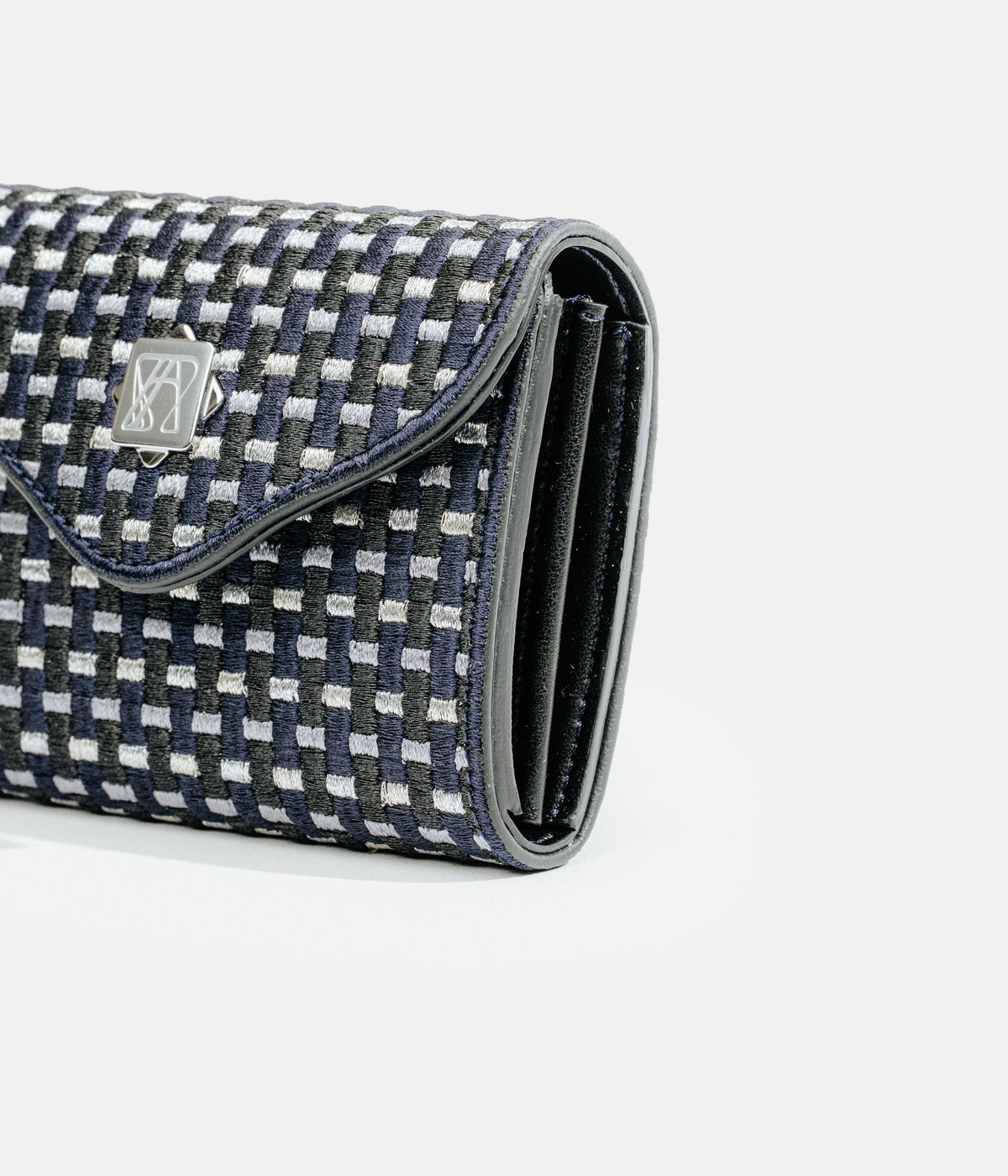 Black & Silver — detail