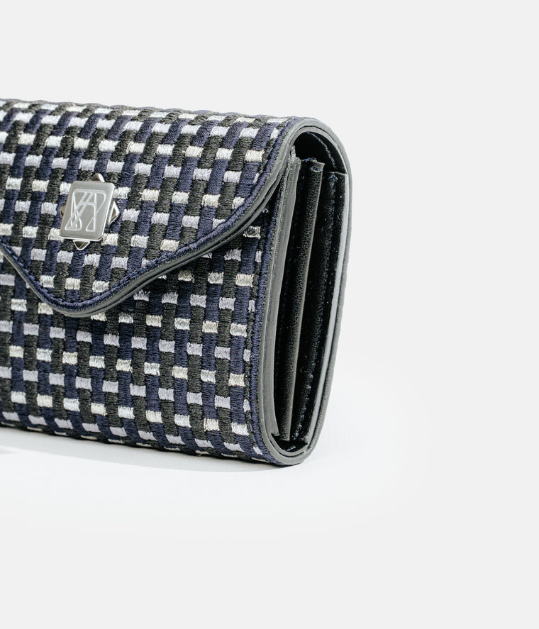Black & Silver — detail