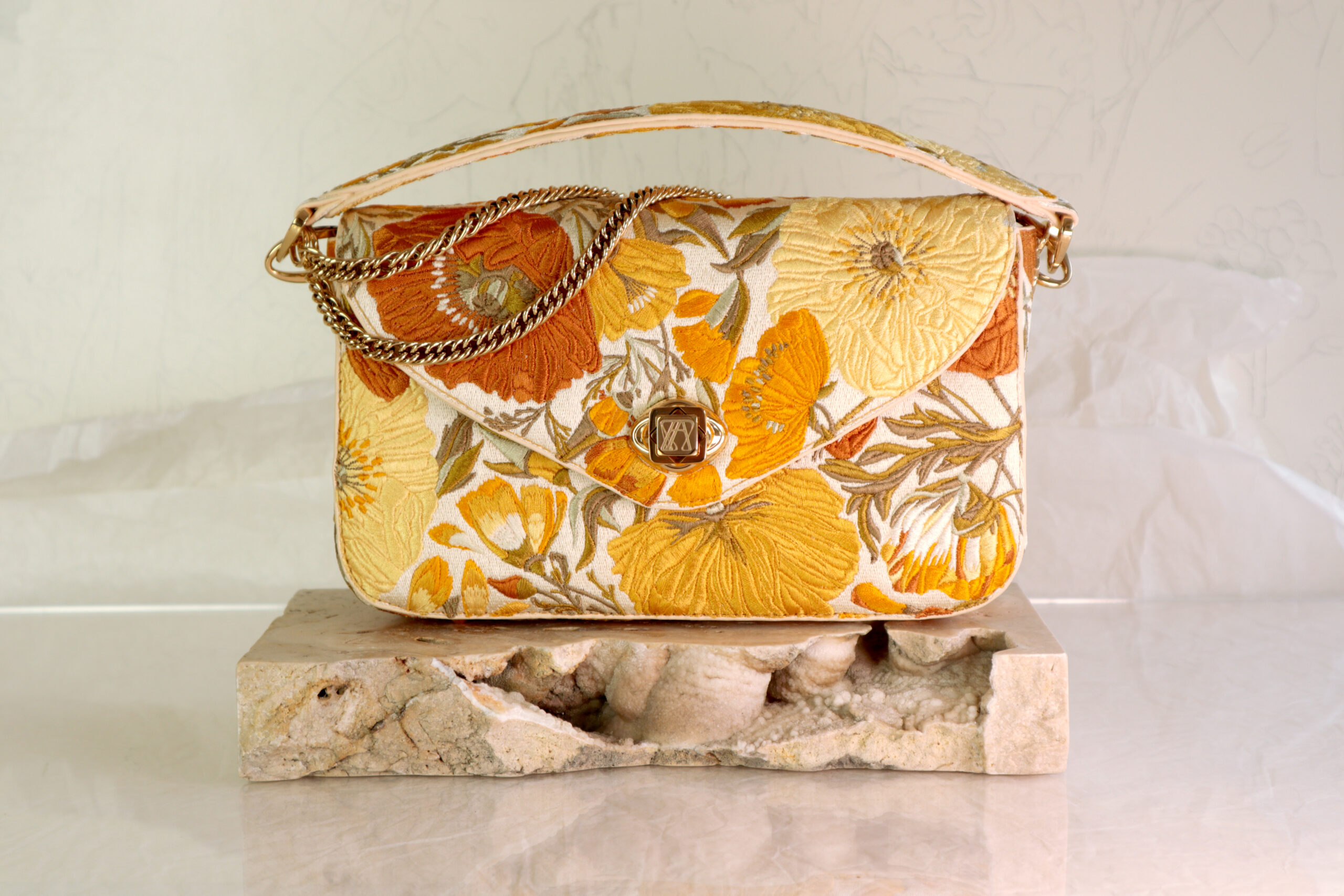 03-T29-E0-C4-POPPY OCHRE-AGNESTOTH-2025